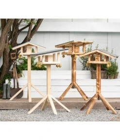 Dehner Natura Futterhaus Karwendel, Natur, Inkl. Ständer, Ca. B84,3/H127,2/T84,3 Cm -Garten im Freien 6622872 6622898 6622906 6622922 WE MO 002 NVHRofanKarwendel 1