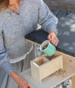 Dehner Natura Futterhaus Rofan, Geflammt, Inkl. Ständer, Ca. B84,3/H129,7/T84,3 Cm -Garten im Freien 6622872 6622898 6622906 6622922 WE MO 003 NVHRofanKarwendel 1