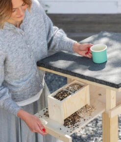 Dehner Natura Futterhaus Karwendel, Geflammt, Inkl. Ständer, Ca. B84,3/H127,2/T84,3 Cm -Garten im Freien 6622872 6622898 6622906 6622922 WE MO 005 NVHRofanKarwendel