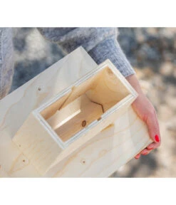 Dehner Natura Futterhaus Karwendel, Natur, Inkl. Ständer, Ca. B84,3/H127,2/T84,3 Cm -Garten im Freien 6622872 6622898 6622906 6622922 WE MO 007 NVHRofanKarwendel 1