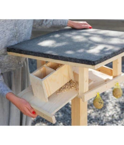 Dehner Natura Futterhaus Rofan, Geflammt, Inkl. Ständer, Ca. B84,3/H129,7/T84,3 Cm -Garten im Freien 6622872 6622898 6622906 6622922 WE MO 013 NVHRofanKarwendel 2